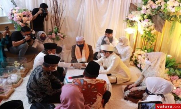 Nikah wali bisu akad tuli apakah menjadi sah pernikahan khofifah jk putri momen islami saksi gubernur lupa wajib hukum banget