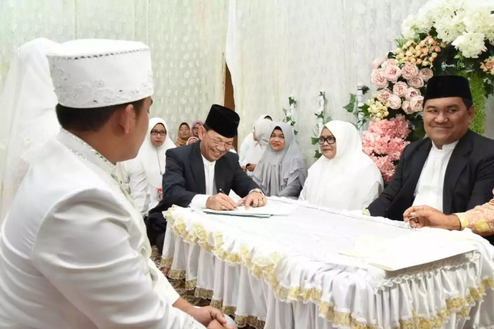 Siapa yg membayar biaya nikah?