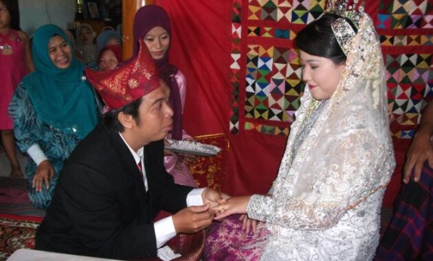 Sebutkan 4 saja tujuan menikah untuk membina rumah tangga yang Samawa?